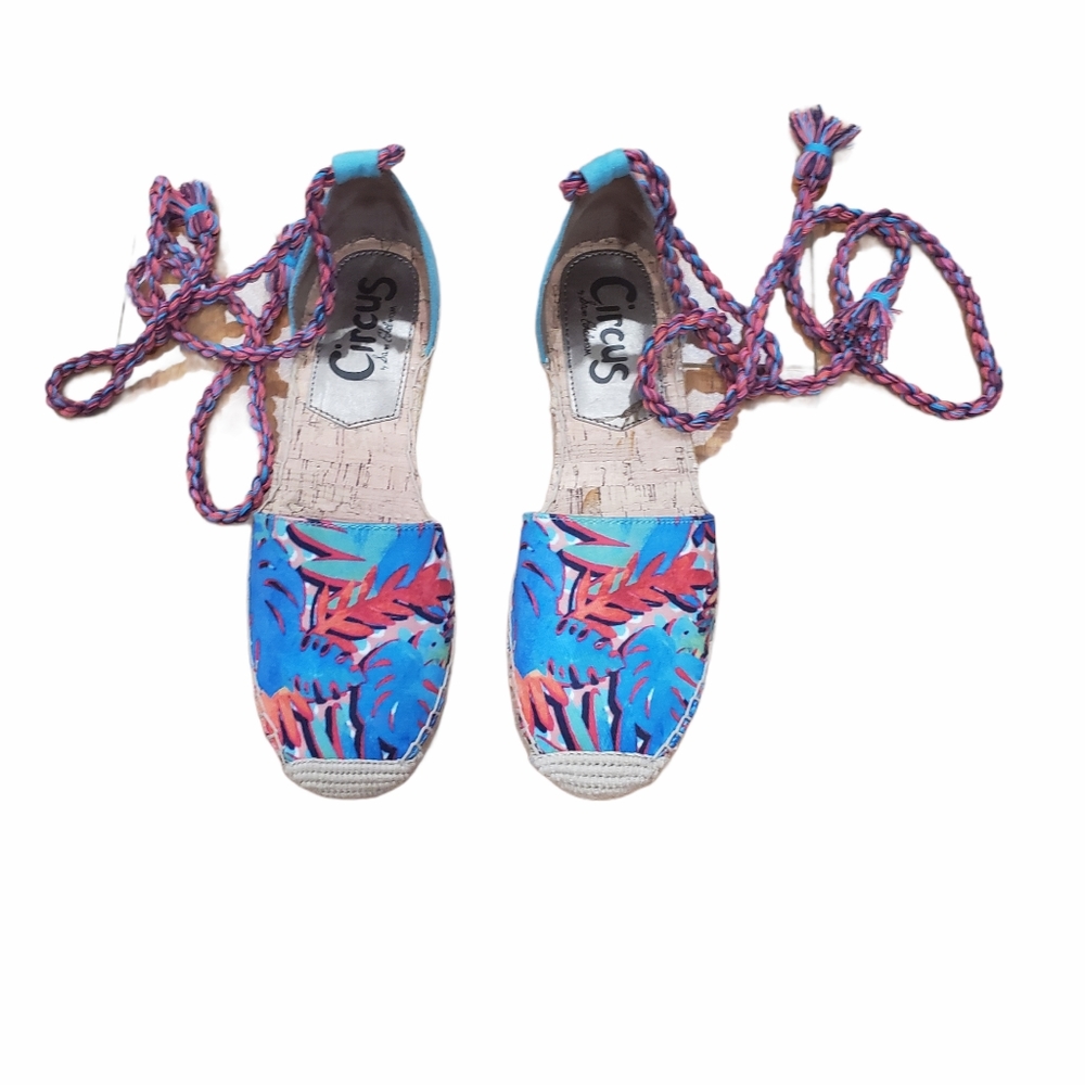 Circus by Sam Edelman tie up shoe